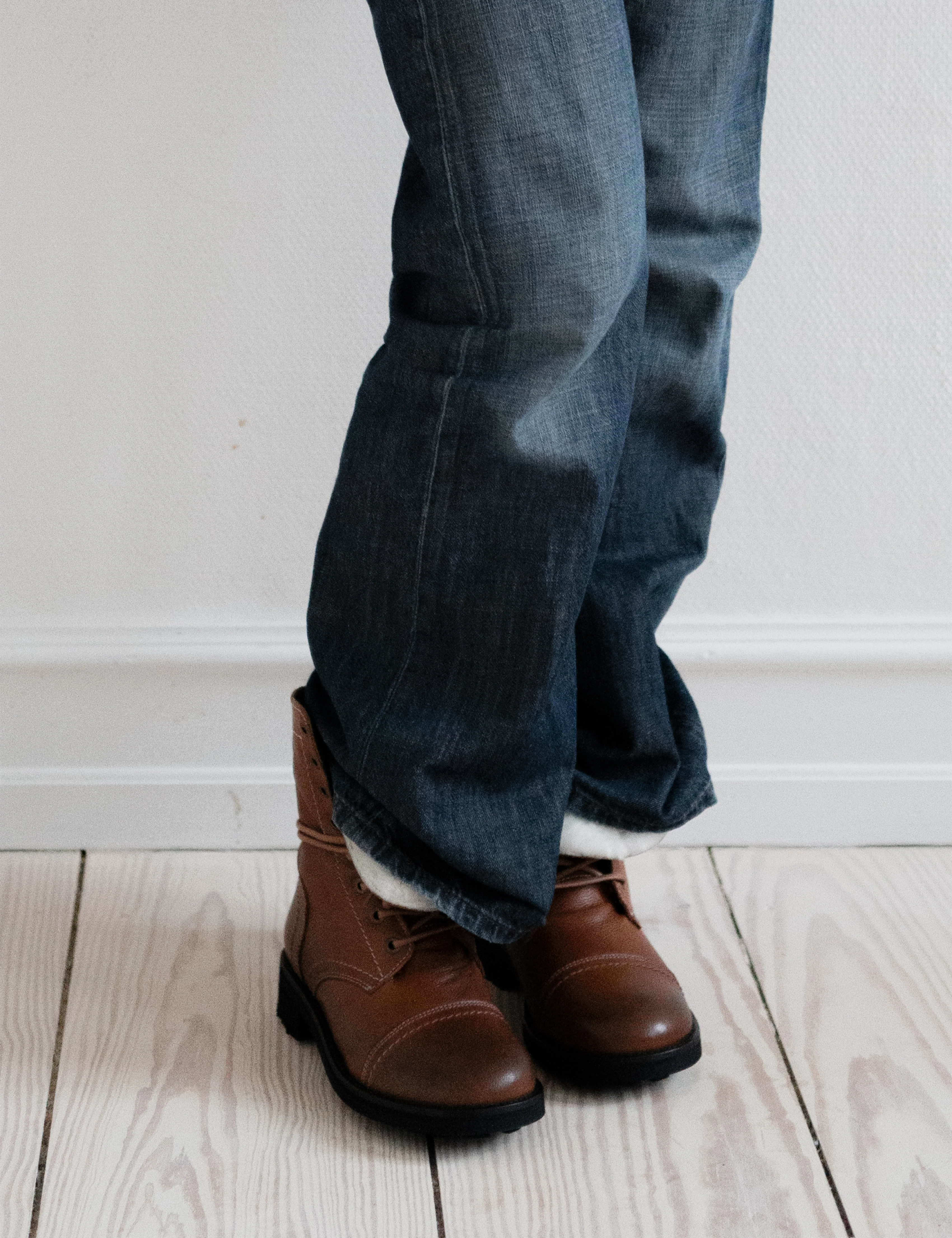 Army Boot In Dark Tan Grained Calfskin With Shearling Fur Lining - Image 3