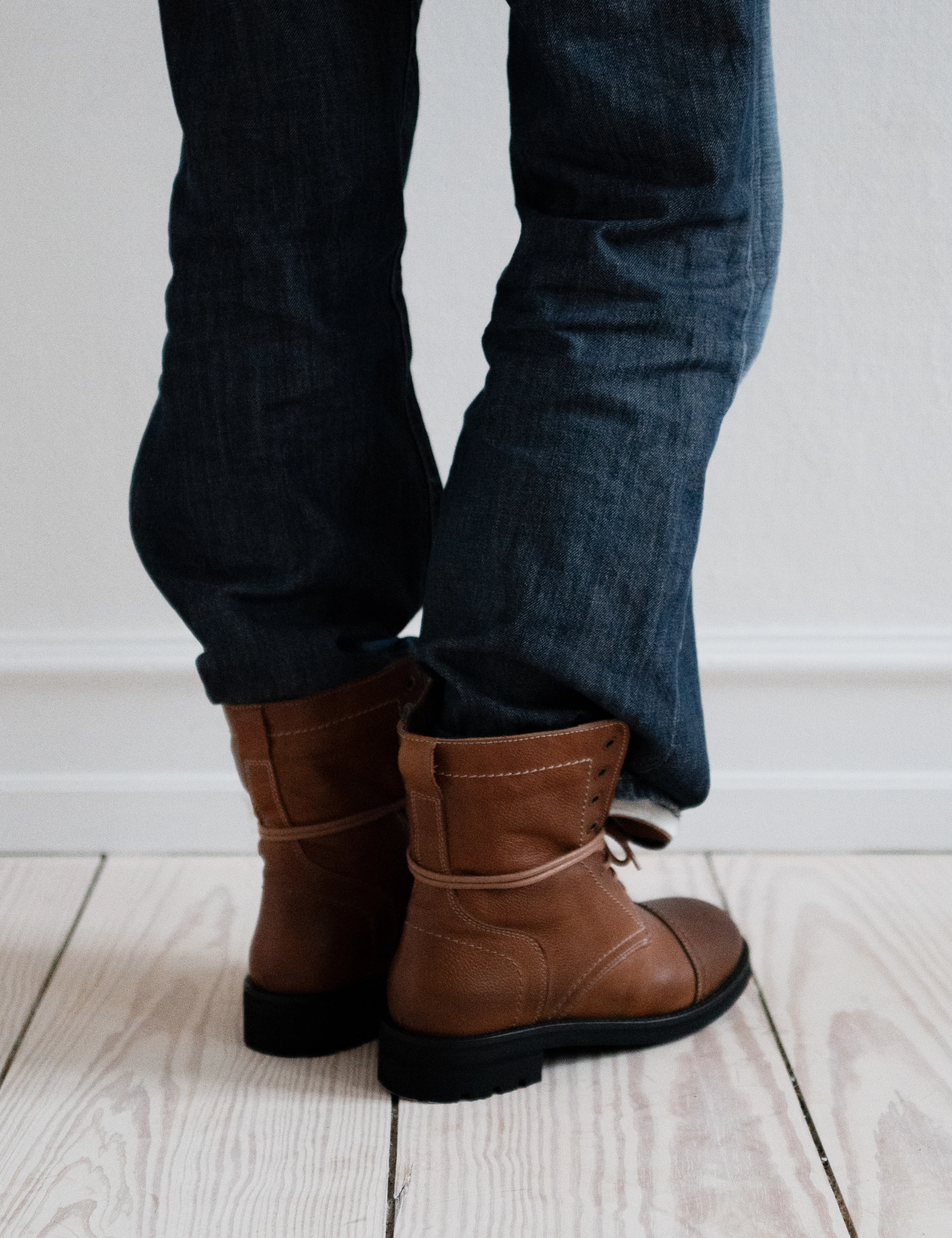 Army Boot In Dark Tan Grained Calfskin With Shearling Fur Lining - Image 4