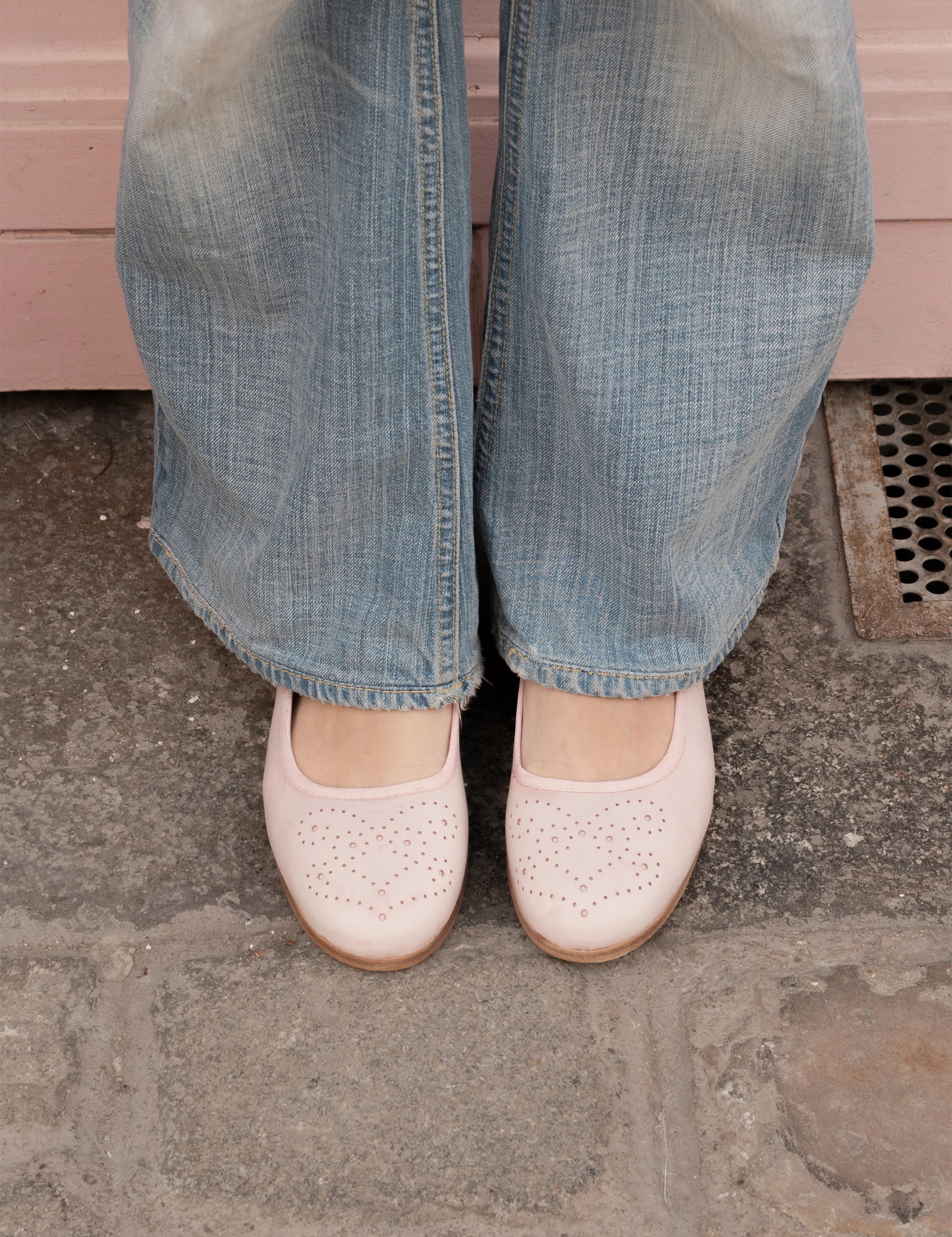 Mari Brogue Flats In Pink Escovado Leather - Image 3