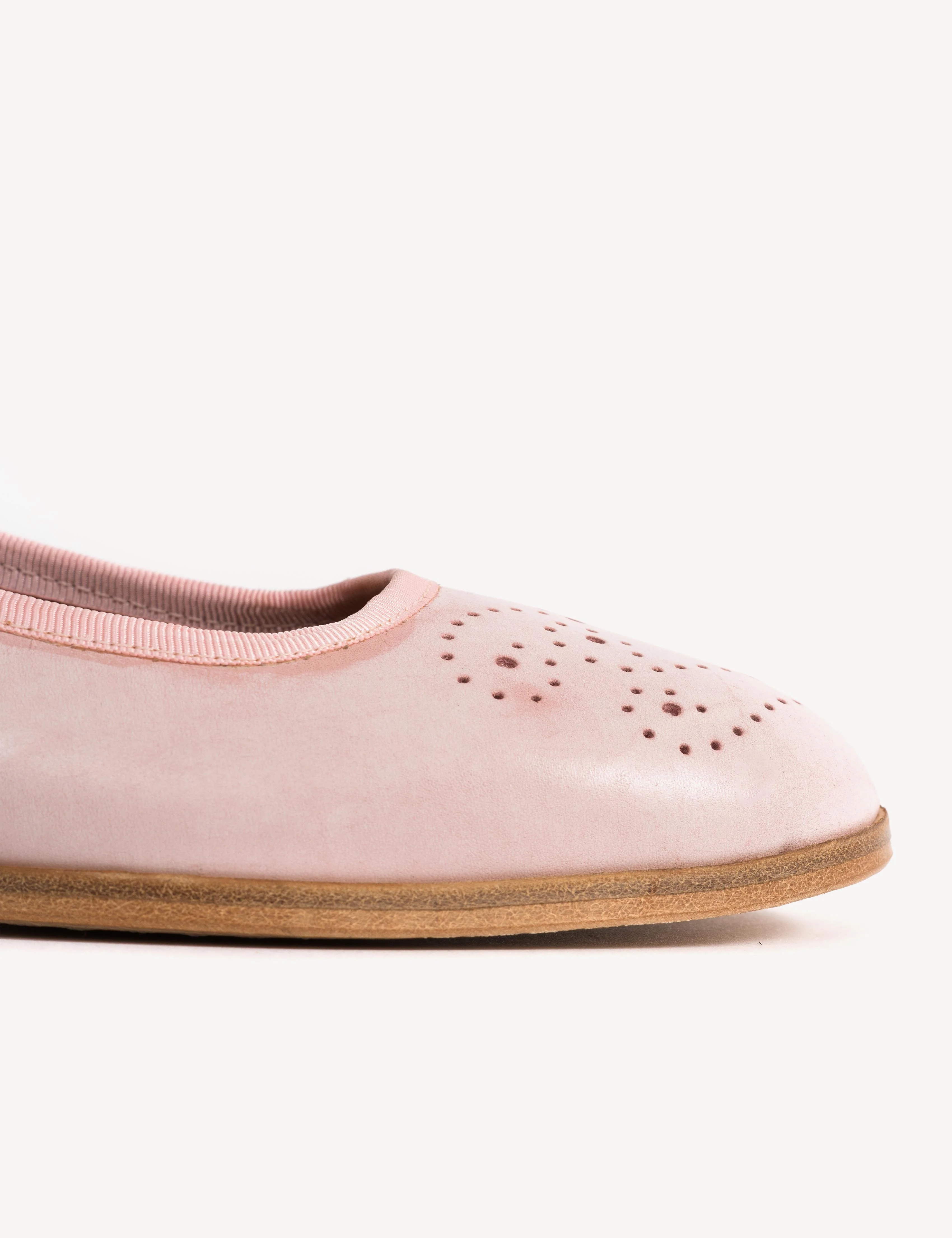 Mari Brogue Flats In Pink Escovado Leather - Image 7